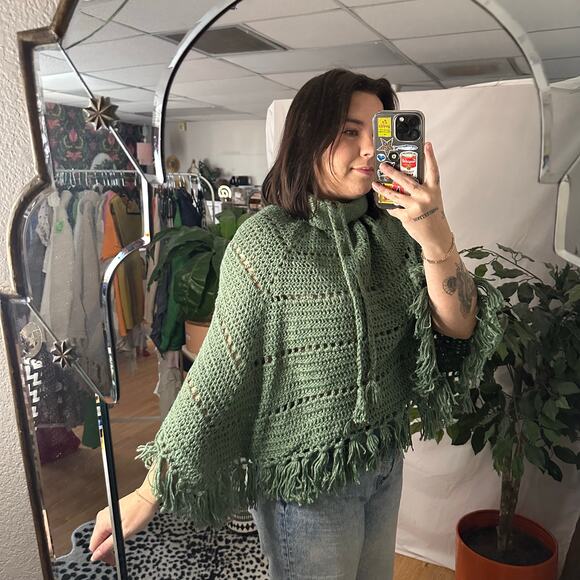Vintage Handmade Crochet Knit Cozy Poncho Fringe Green Small - Picture 2 of 4